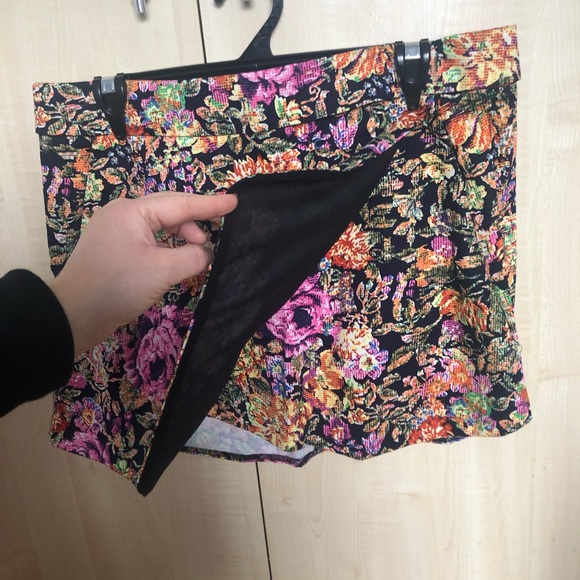 Glassons Floral Mini Skirt Size 14 - Picture 2 of 9